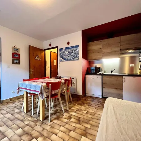 Edelweiss Apartment *